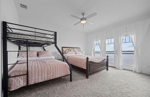 Rowlett House | Waterfront lake house in Rowlett