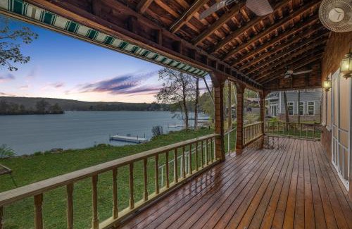 Lake Pocotopaug House | Waterfront Lake House