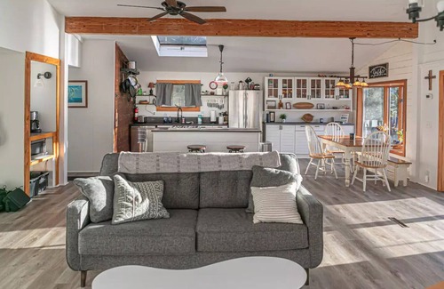Poultney House | Waterfront lake house with incredible views!