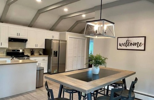 Wrentham House | Waterfront Lake house near Gillette Stadium and central to Boston and Providence