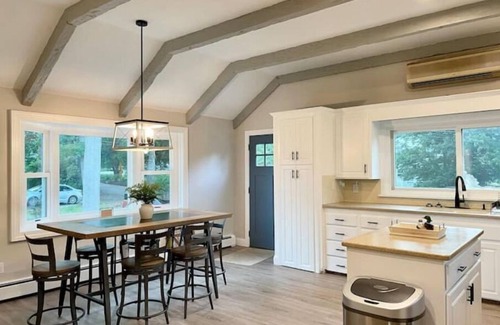 Wrentham House | Waterfront Lake house near Gillette Stadium and central to Boston and Providence
