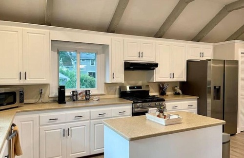 Wrentham House | Waterfront Lake house near Gillette Stadium and central to Boston and Providence