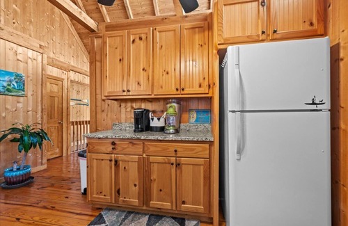 Six Mile Ski Chalet | Waterfront LAKE KEOWEE Chalet near Clemson University