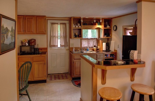 Fort McCoy Cottage | Waterfront Lake Kerr Cottages- McDade * Newly Remodel *