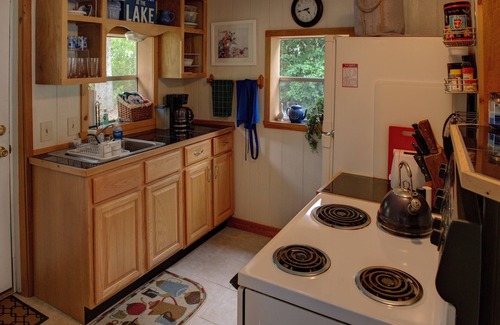 Fort McCoy Cottage | Waterfront Lake Kerr Cottage- Jones