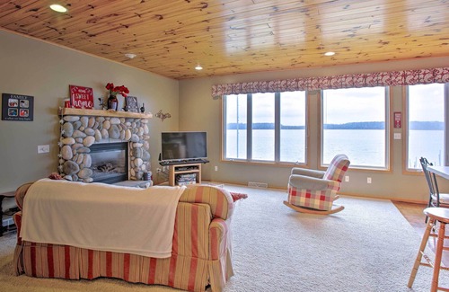 Cadillac Cottage | Waterfront Lake Mitchell Home w/ Sunset Views