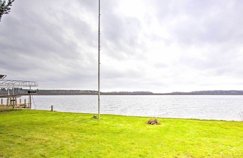 Cadillac Cottage | Waterfront Lake Mitchell Home w/ Sunset Views