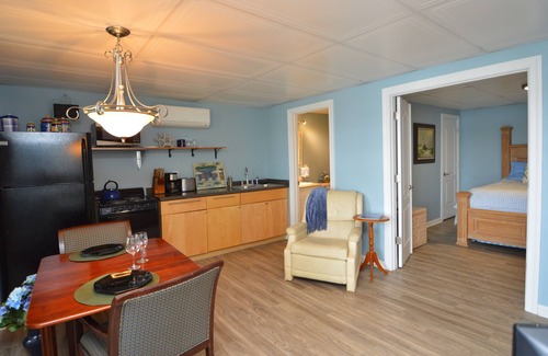 Terrell Apartment | Waterfront! Lake Norman Couples Getaway - One Bedroom Apt.