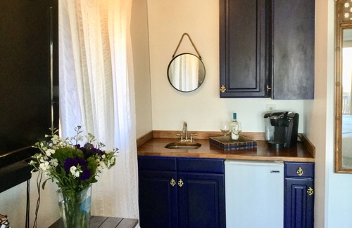 Lake Ripley House | Waterfront Lake Ripley getaway. Kayak, paddleboard and fish from private pier!
