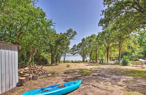 Quinlan House | Waterfront Lake Tawakoni Escape w/ Fire Pit!