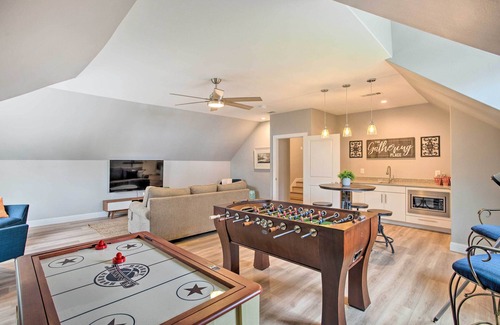 Quinlan Cottage | Waterfront Lake Tawakoni Home w/Fire Pit!