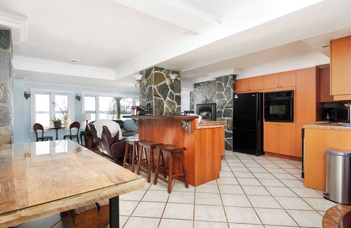 Pincourt Apartment | Waterfront lakefront apartment 300742