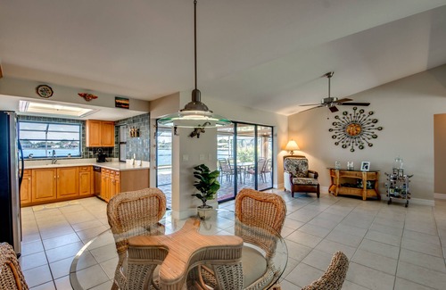 Pelican House | Waterfront/Lakefront Dream Vacation!