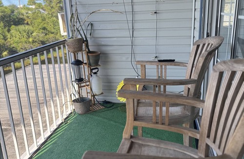 Interchange Square Condo | Waterfront Lakeview Retreat - 3 bedroom 3 Bath Home- SHORT TERM RENTAL