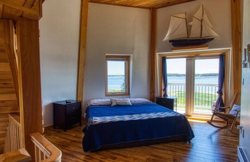 Cymbria House | Waterfront lighthouse w/ private access to shore