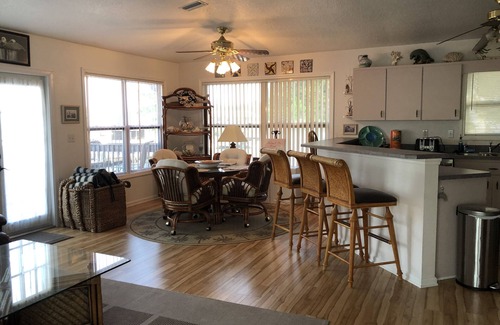 Crystal River House | Waterfront location! Halfway between downtown and the Gulf