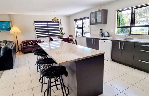 Raglan Apartment | Waterfront Location holiday accommodation