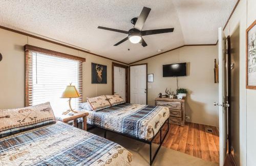 Kingston Cabin | Waterfront Lodge by The Lodges at Fossil Creek