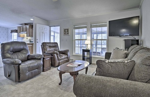 Wise House | Waterfront Lodge on Lake Gaston: Swim + Fish!