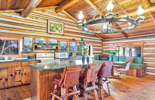 Rideau Lakes House | Waterfront log cabin - Utter privacy & relaxation
