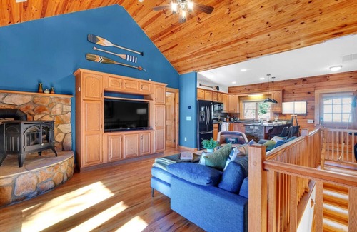 Lake Norman of Catawba Cabin | Waterfront Log Cabin w/Hot Tub, Kayaks, Firepit, King Beds, & Pet-Friendly
