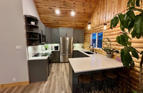 St. Andrews House | Waterfront Log Home with Beach and Hot Tub. Pet Friendly!