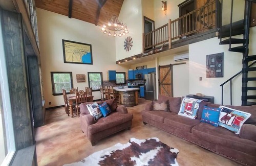 Waller House | Waterfront Lonestar Cabin in a Magical Forest!