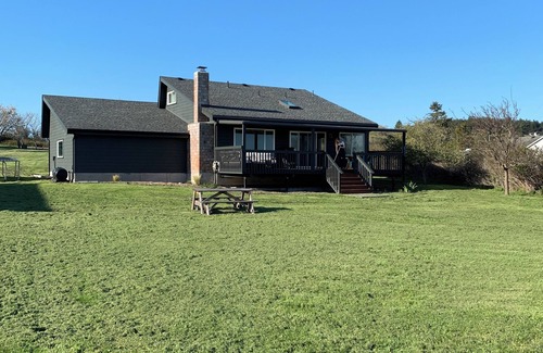 Lopez Island House | Waterfront Lopez Island home on sun-filled, low-bank property - 3 bedrm, 2 bath