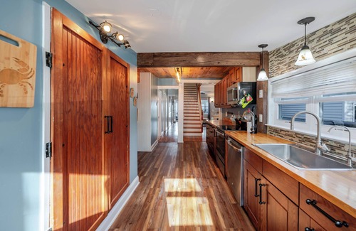 North Beach House | Waterfront lux cottage with amazing views near DC