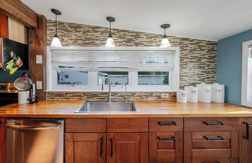 North Beach House | Waterfront lux cottage with amazing views near DC
