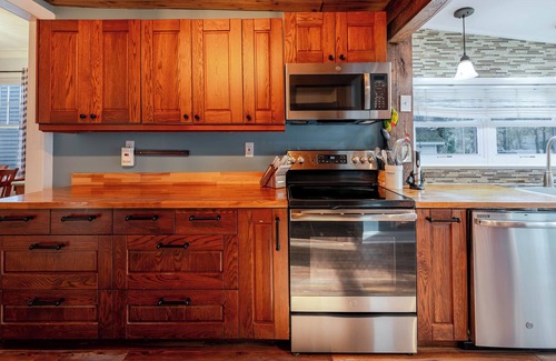 North Beach House | Waterfront lux cottage with amazing views near DC