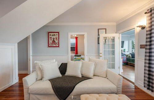 North Beach House | Waterfront Lux Cottage With Amazing Views Near DC