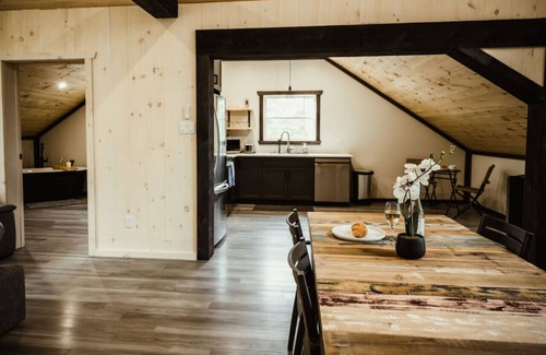 L'lle-du-Grand-Calumet Apartment | Waterfront lux loft 2 bedroom perfect for couples