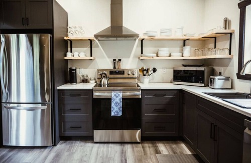 L'lle-du-Grand-Calumet Apartment | Waterfront lux loft 2 bedroom perfect for couples