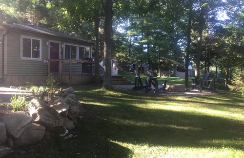 Lansdowne Cottage | Waterfront Luxury 4-Bedroom Home with Private Hot Tub & Free Dockage