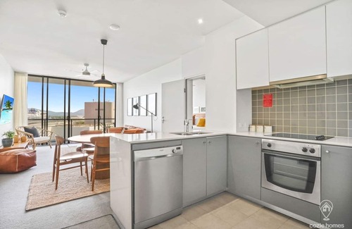 Cairns Central Business District Condo | Waterfront Luxury at Harbour Lights: Stunning Marina Views & Prime Cairns Location