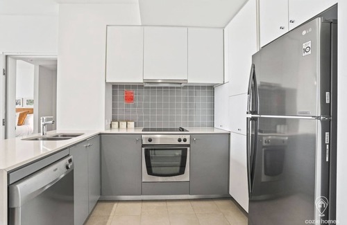 Cairns Central Business District Condo | Waterfront Luxury at Harbour Lights: Stunning Marina Views & Prime Cairns Location