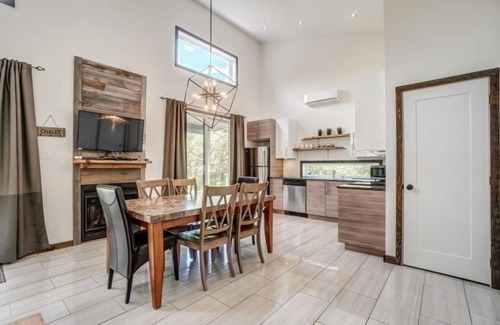 Cheneville House | Waterfront Luxury chalet I-Lac Simon