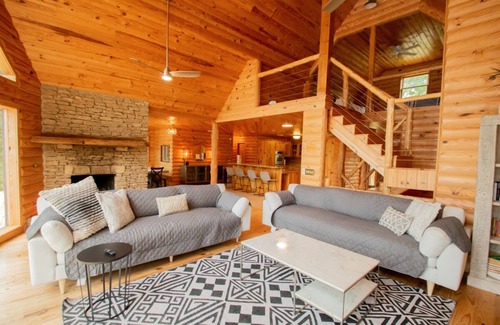Linden House | Waterfront Luxury Getaway