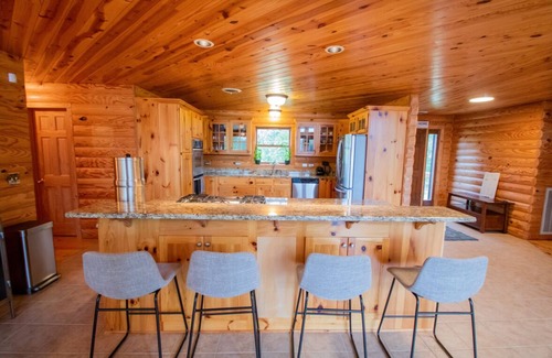 Linden House | Waterfront Luxury Getaway