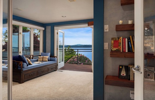 Federal Way House | Waterfront Luxury Home with great sunset. Orca, Dolphin,Eagle and bird watching