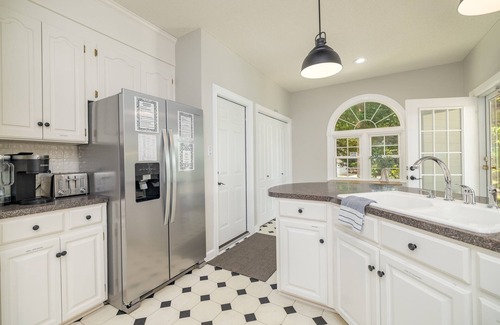 Myrick Estates House | 💥Waterfront💥Luxury HotTub🥇 Kayaks & Paddleboards 💥Pet Friendly, Game Room!