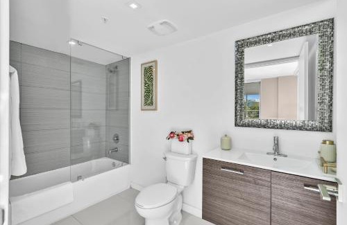 Bay Harbor Islands Apartment | Waterfront Luxury Kosher Condo with Rooftop Pool, Bay Harbor Islands