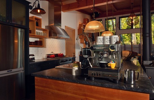 Tofino House | Waterfront Luxury Retreat Hot Tub Sauna