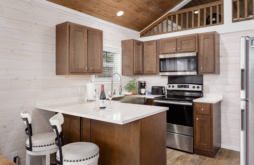 Muscle Shoals House | Waterfront Luxury Tiny Home 180 South on Wilson Lake Close to Robert Trent Jones