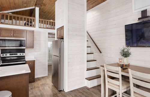 Muscle Shoals House | Waterfront Luxury Tiny Home 180 South on Wilson Lake Close to Robert Trent Jones