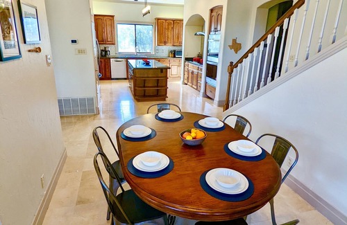 New Braunfels House | Waterfront Luxury Home on 5 Acres. nSleeps 22. Beds: 5 king, 4 queen, 4 twin XL