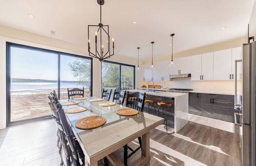 Tay Cottage | Waterfront Luxury Vacation Home with Stunning Sunsets and Sandy Shoreline