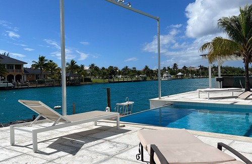 Bahamia West Villa | Waterfront luxury villa in Freeport Bahamas