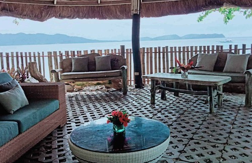 Anilao House | Waterfront/main house /2 cabins, living/dining room,fully staffed, pet friendly